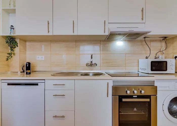 Al - Beachside Hideaway